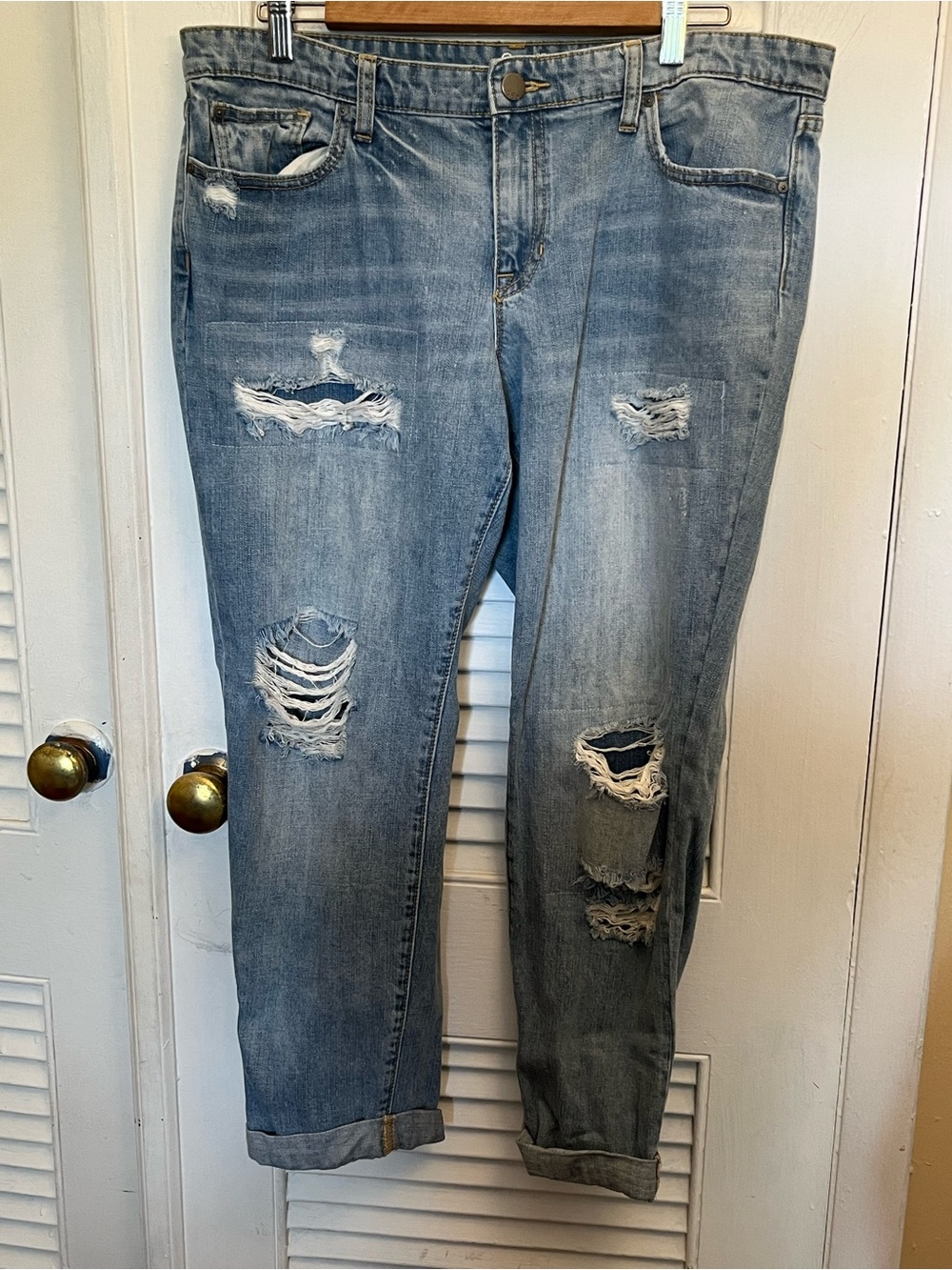 Gap Women's Sexy Boyfriend Distressed Denim Jeans Size 14. Excellent Condition